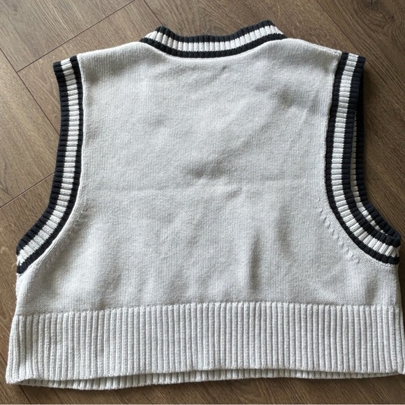 TNA- White Sleeveless Knit Vest with Black Trim - Picture 3 of 5